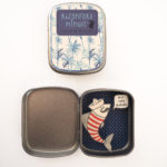 boite reconfort sardine extraordinaire interieur exterieur 150x150 - Boite Réconfort Minute Sardine Extraordinaire
